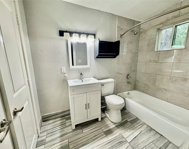 6705 Fairway Dr - Photo Thumbnail 4