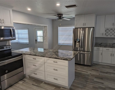 206 N Gunlock Avenue - Photo Thumbnail 2