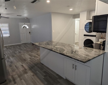 206 N Gunlock Avenue - Photo Thumbnail 8