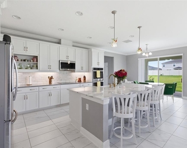 9844 Cabernet Avenue - Photo Thumbnail 7
