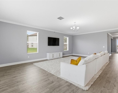 9844 Cabernet Avenue - Photo Thumbnail 11