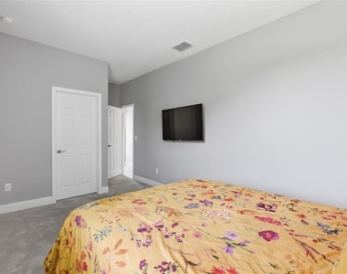 9844 Cabernet Avenue - Photo Thumbnail 12