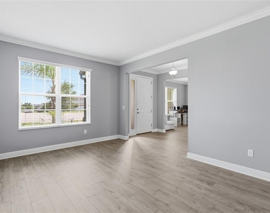 9844 Cabernet Avenue - Photo Thumbnail 3
