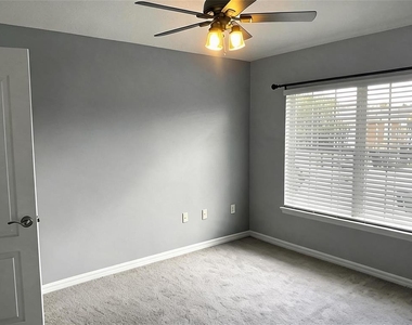 7001 Interbay Boulevard - Photo Thumbnail 5