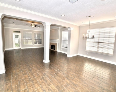 4602 Natural Bridge Drive - Photo Thumbnail 7