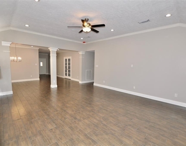 4602 Natural Bridge Drive - Photo Thumbnail 6