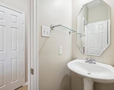 30507 Russell Point Drive - Photo Thumbnail 17