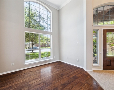 30507 Russell Point Drive - Photo Thumbnail 4