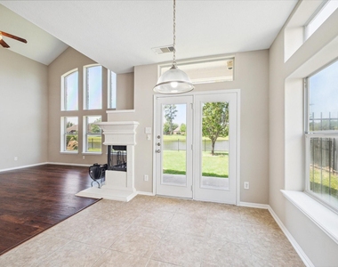 30507 Russell Point Drive - Photo Thumbnail 9