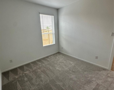 6726 Violet Clover Avenue - Photo Thumbnail 15