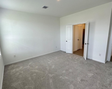 6726 Violet Clover Avenue - Photo Thumbnail 25