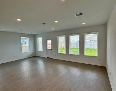 6726 Violet Clover Avenue - Photo Thumbnail 5