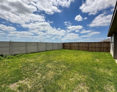6726 Violet Clover Avenue - Photo Thumbnail 32