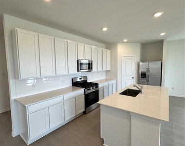 6726 Violet Clover Avenue - Photo Thumbnail 7