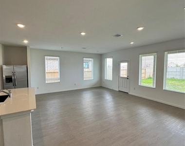 6726 Violet Clover Avenue - Photo Thumbnail 6