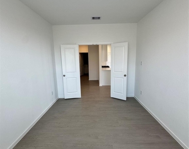 6726 Violet Clover Avenue - Photo Thumbnail 22