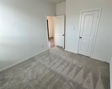 6726 Violet Clover Avenue - Photo Thumbnail 16