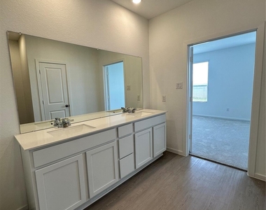 6726 Violet Clover Avenue - Photo Thumbnail 30
