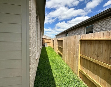6726 Violet Clover Avenue - Photo Thumbnail 34