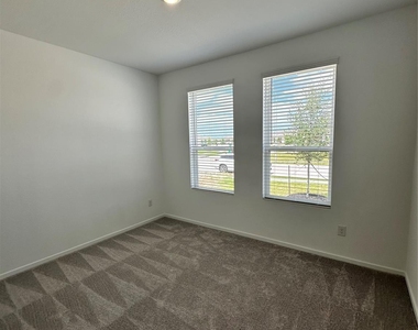 6726 Violet Clover Avenue - Photo Thumbnail 9