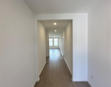 6726 Violet Clover Avenue - Photo Thumbnail 4
