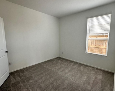 6726 Violet Clover Avenue - Photo Thumbnail 14