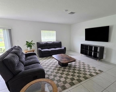 216 Citrine Loop - Photo Thumbnail 1
