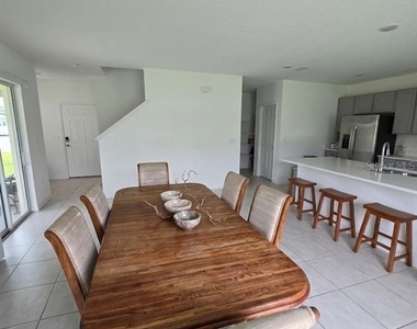 216 Citrine Loop - Photo Thumbnail 3