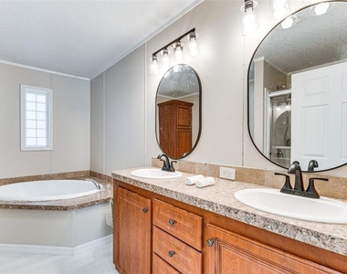 8125 Shelley Trail - Photo Thumbnail 11