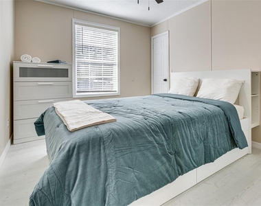 8125 Shelley Trail - Photo Thumbnail 12