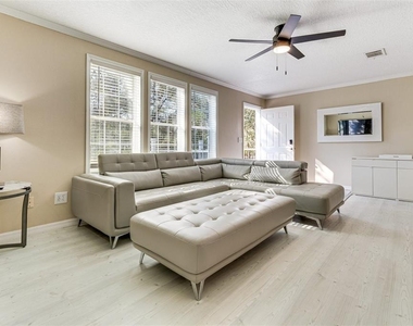 8125 Shelley Trail - Photo Thumbnail 6