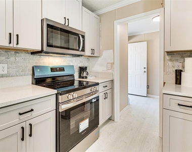8125 Shelley Trail - Photo Thumbnail 3