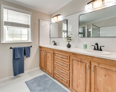8123 Shelley Trail - Photo Thumbnail 6