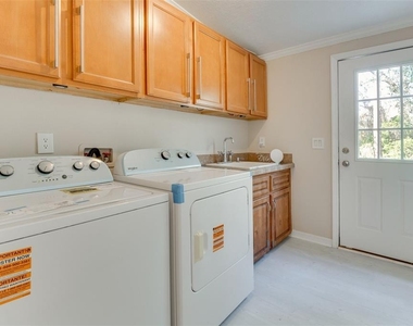8123 Shelley Trail - Photo Thumbnail 16