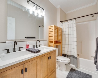 8123 Shelley Trail - Photo Thumbnail 14
