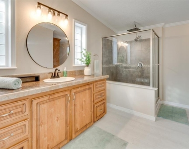 8123 Shelley Trail - Photo Thumbnail 11