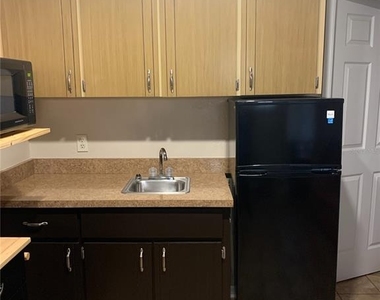 2777 N Poinciana Boulevard - Photo Thumbnail 8