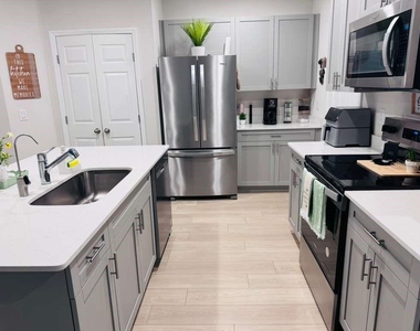 3840 King Hill Drive - Photo Thumbnail 2