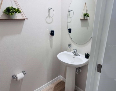 3840 King Hill Drive - Photo Thumbnail 7