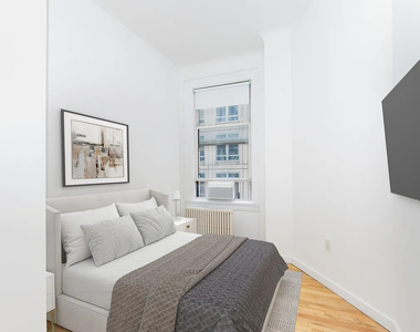 135 William Street - Photo Thumbnail 5