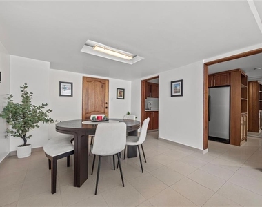 14 Calle Marseilles - Photo Thumbnail 1