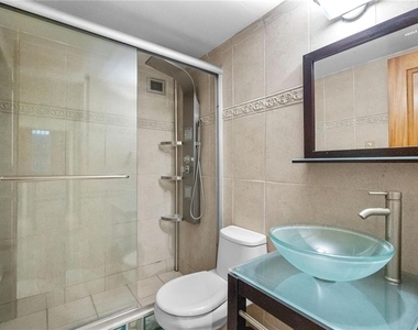 14 Calle Marseilles - Photo Thumbnail 12
