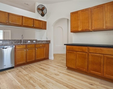 1207 Coda Court - Photo Thumbnail 7