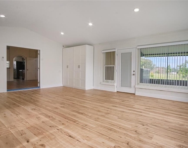 1207 Coda Court - Photo Thumbnail 12
