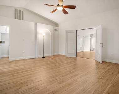 1207 Coda Court - Photo Thumbnail 10