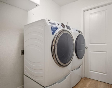 1207 Coda Court - Photo Thumbnail 23