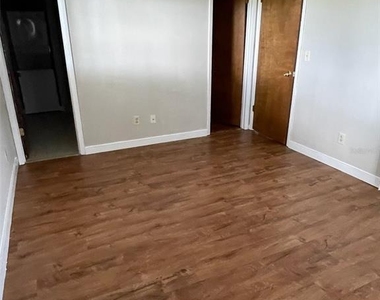 2001 San Marcos Drive Se - Photo Thumbnail 5