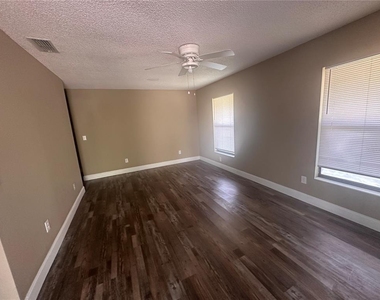 1838 Ne 17th Street - Photo Thumbnail 4