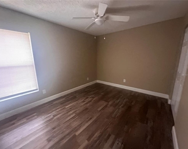 1838 Ne 17th Street - Photo Thumbnail 1