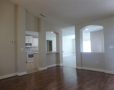 1311 Se 39th Court - Photo Thumbnail 8